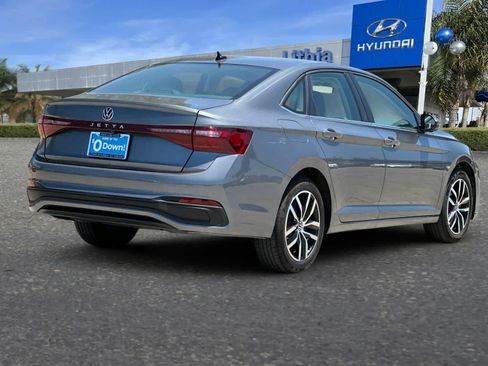 Used 2026 Volkswagen Jetta SE FWD image 3
