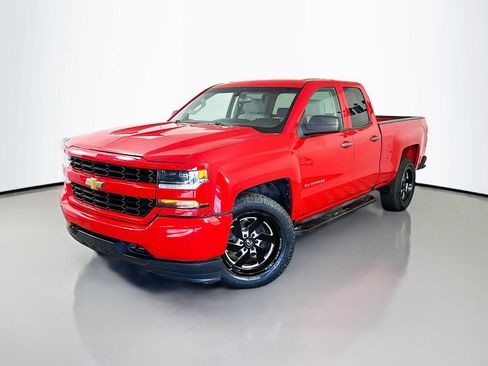 Used 2017 Chevrolet Silverado 1500 Custom w/ Custom Convenience Package RWD image 3