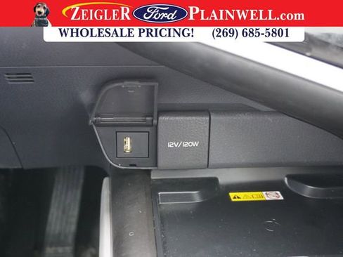Used 2023 Toyota Camry SE image 17