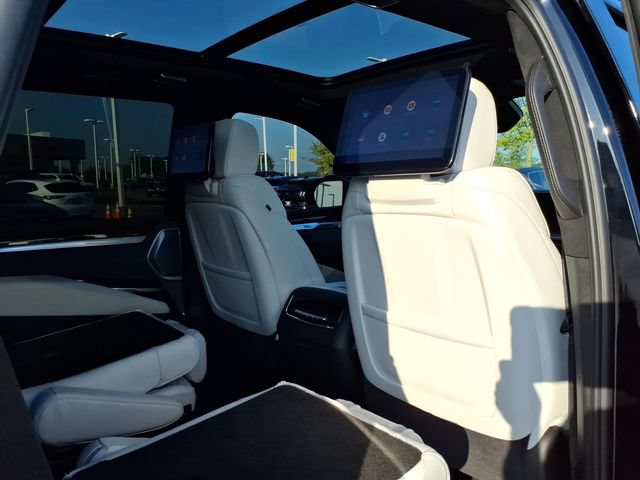 Certified 2026 Cadillac Escalade Platinum Sport w/ LPO, ONYX Package AWD/4WD image 22