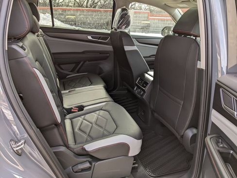 New 2026 Volkswagen Atlas Peak Edition image 25