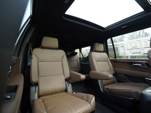 New 2026 Chevrolet Suburban High Country image 13