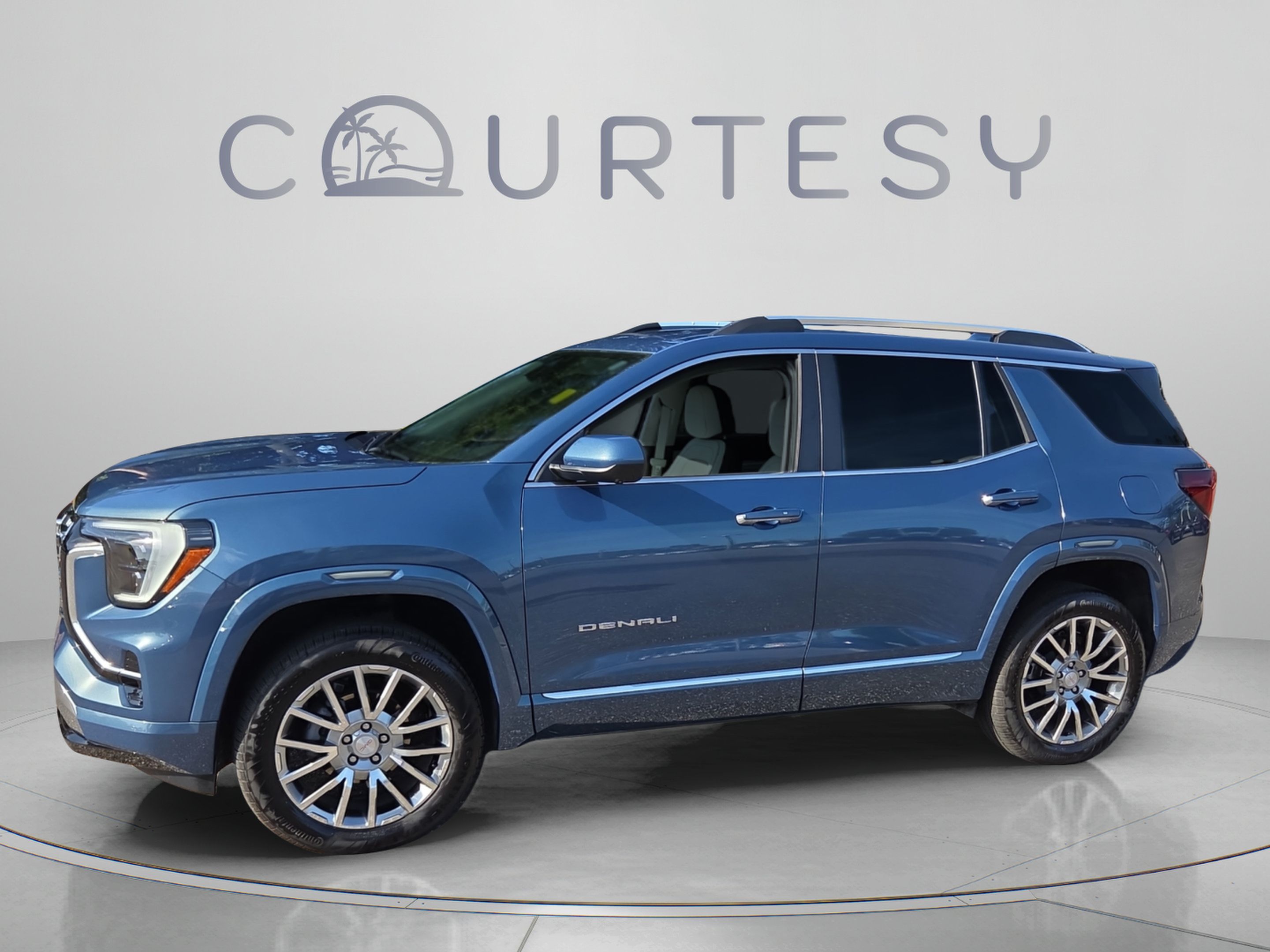 Used 2026 GMC Terrain Denali AWD/4WD image 1