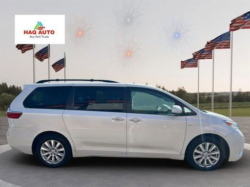 Used 2017 Toyota Sienna XLE w/ XLE Navigation Package image 4