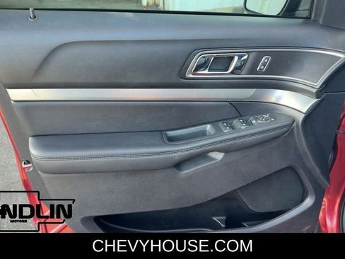 Used 2019 Ford Explorer XLT w/ Equipment Group 202A FWD image 22