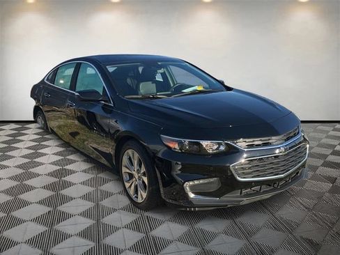 Used 2018 Chevrolet Malibu Premier w/ Driver Confidence Package FWD image 3