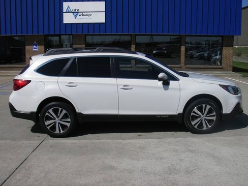 Used 2018 Subaru Outback 2.5i Limited w/ Popular Package #2 image 4
