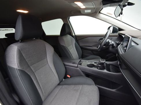 Used 2022 Nissan Rogue S image 19