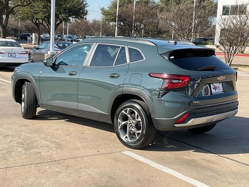 Used 2025 Chevrolet Trax LT image 7