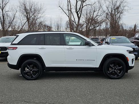 Used 2023 Jeep Grand Cherokee Altitude image 7