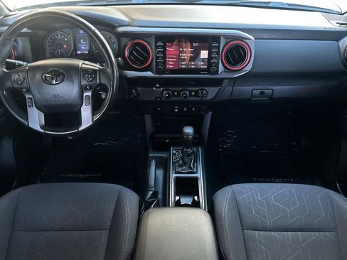 Used 2018 Toyota Tacoma TRD Sport RWD image 3