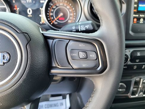 Used 2023 Jeep Gladiator Willys image 23