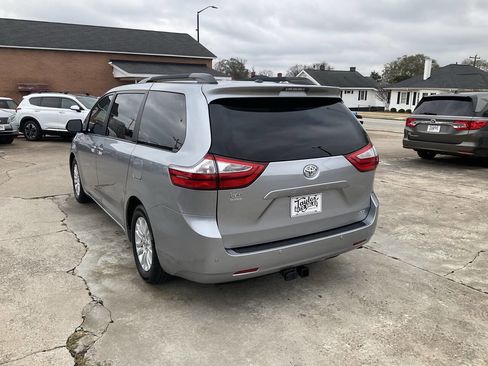 Used 2017 Toyota Sienna image 5