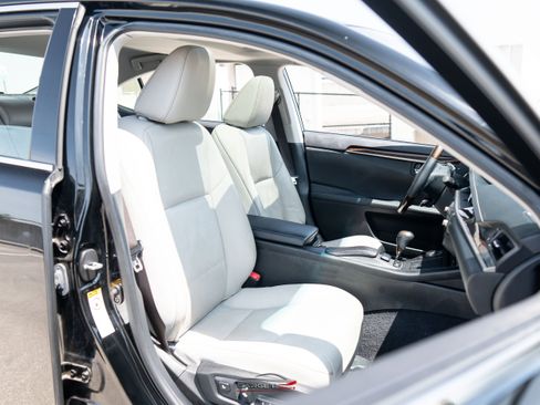 Used 2014 Lexus ES 350 w/ Luxury Package FWD image 17