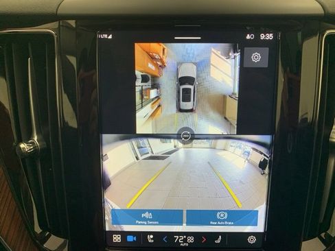 Certified 2024 Volvo XC60 B5 Plus w/ Climate Package image 18