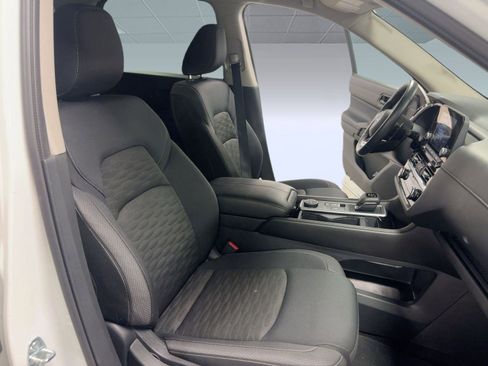 Used 2025 Nissan Pathfinder SV image 31