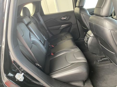 Used 2019 Jeep Cherokee Limited AWD/4WD image 12