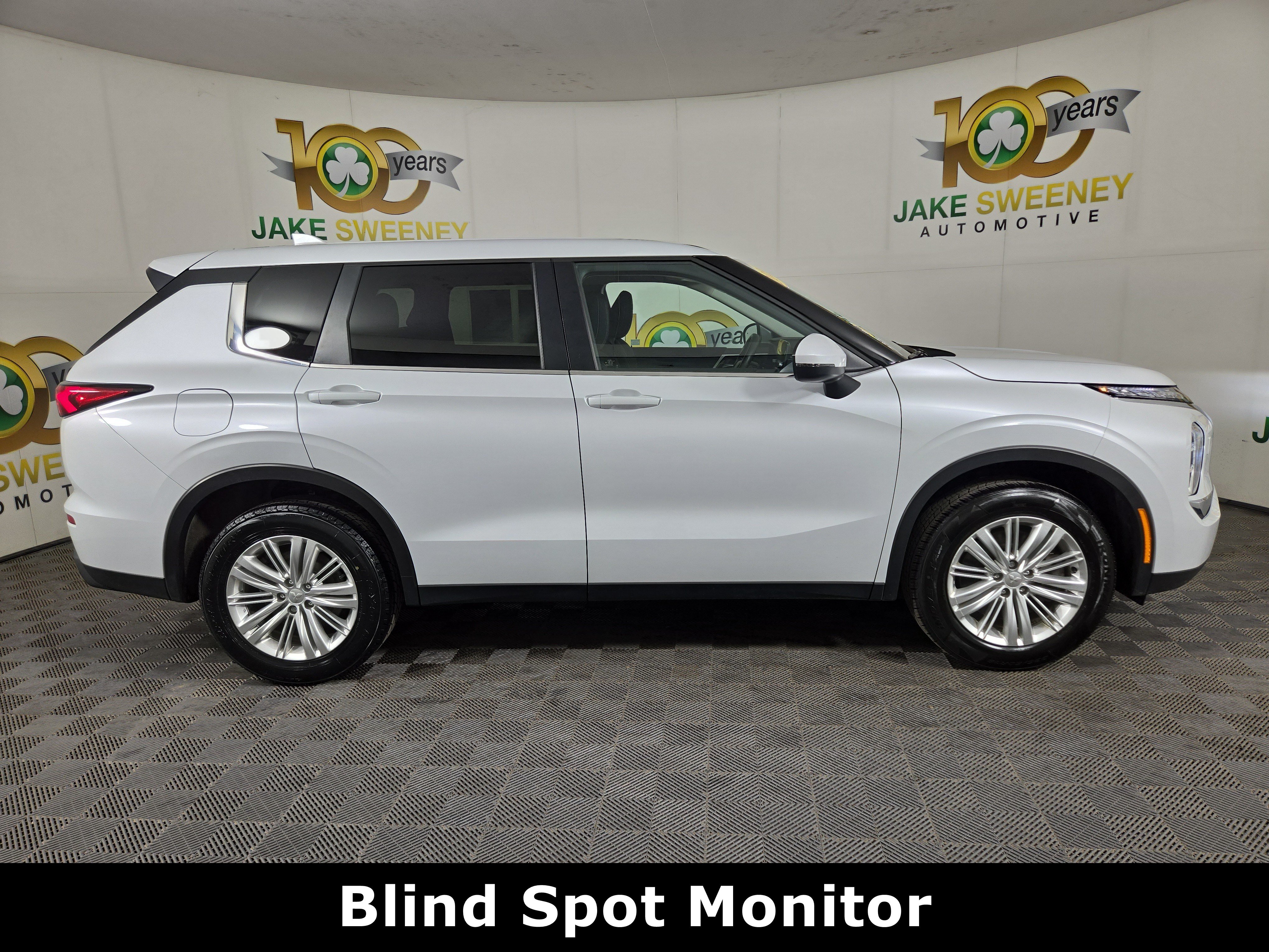 Used 2024 Mitsubishi Outlander ES AWD/4WD image 11