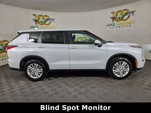 Used 2024 Mitsubishi Outlander ES AWD/4WD image 11