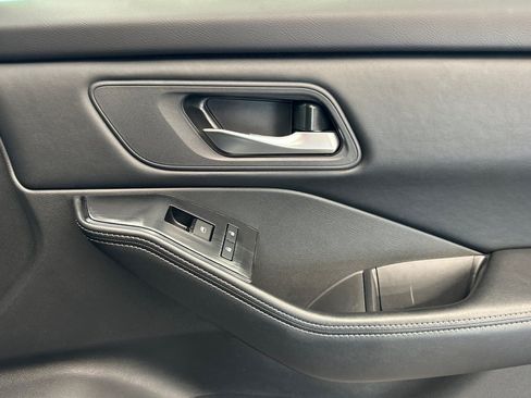 Used 2025 Nissan Rogue SV FWD image 20