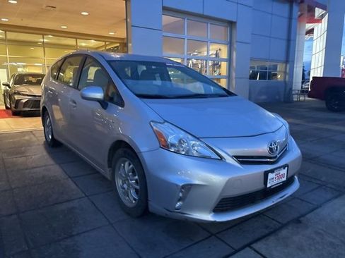 Used 2014 Toyota Prius V Two image 7