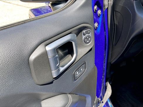 Used 2019 Jeep Wrangler Unlimited Sahara AWD/4WD image 31