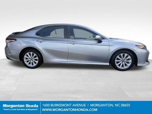 Used 2018 Toyota Camry LE FWD image 10