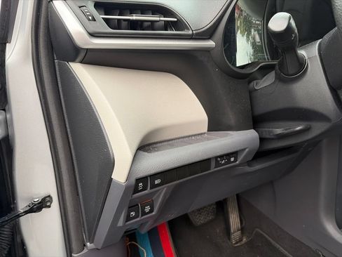 Used 2023 Toyota Sienna XLE FWD image 12