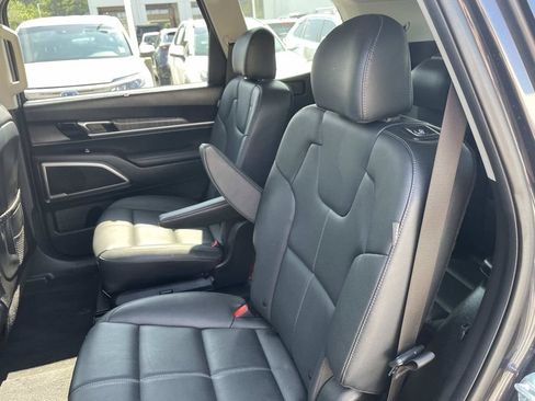 Used 2025 Kia Telluride EX w/ EX Captain's Chair Package FWD image 13