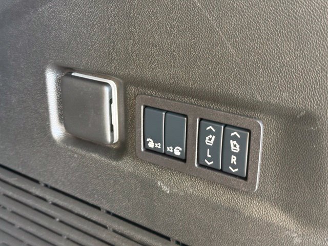 Used 2026 Chevrolet Suburban Premier AWD/4WD image 7