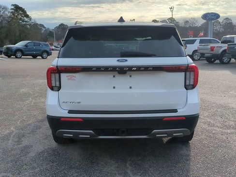 Used 2025 Ford Explorer Active w/ Active Comfort Package image 5