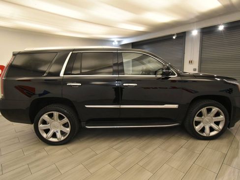 Used 2020 Cadillac Escalade Premium Luxury AWD/4WD image 6