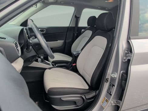 Used 2024 Hyundai Venue SEL FWD image 16