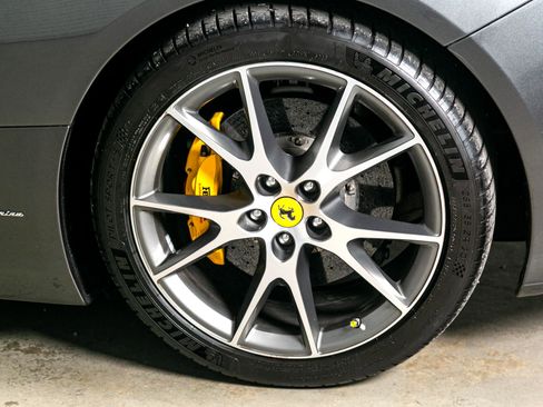 Used 2011 Ferrari California image 22