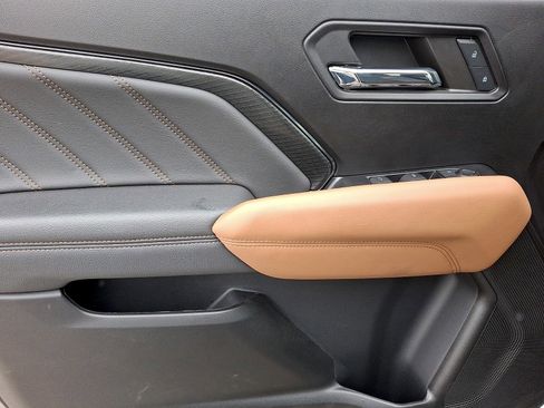 Used 2024 GMC Canyon AT4 image 12