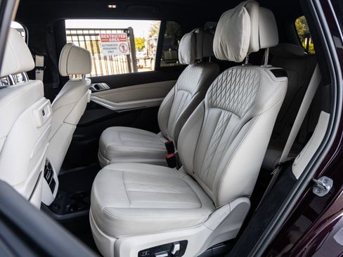 Used 2021 BMW X7 M50i w/ Executive Package image 30