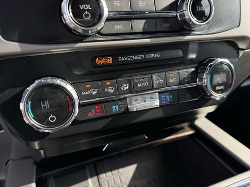 Used 2022 Ford F250 Lariat w/ Black Appearance Package image 25