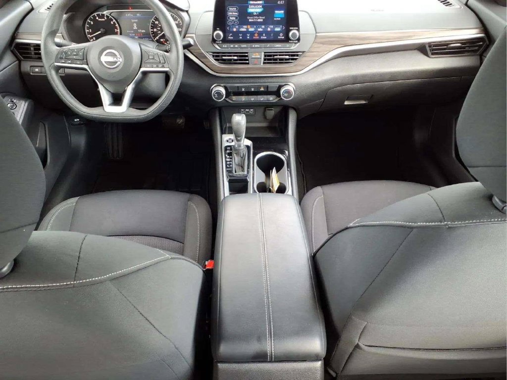 Used 2024 Nissan Altima 2.5 SV FWD image 11