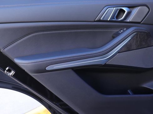 Used 2025 BMW X5 xDrive40i w/ Premium Package image 13