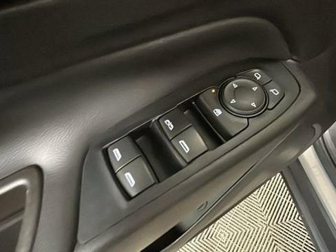 Used 2019 Chevrolet Equinox LT FWD image 10