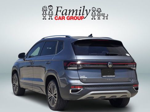 Used 2025 Volkswagen Taos SE FWD image 3