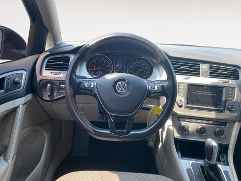 Used 2017 Volkswagen Golf S image 9