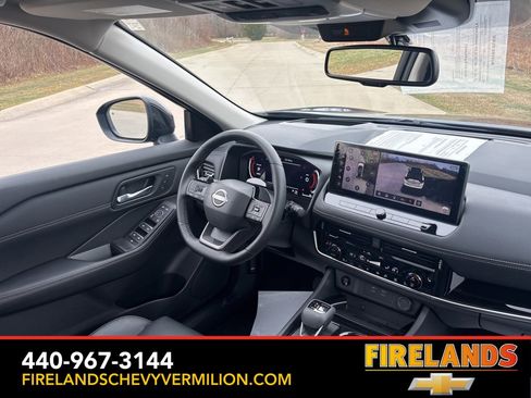 Used 2025 Nissan Rogue SL w/ Tech Package image 37