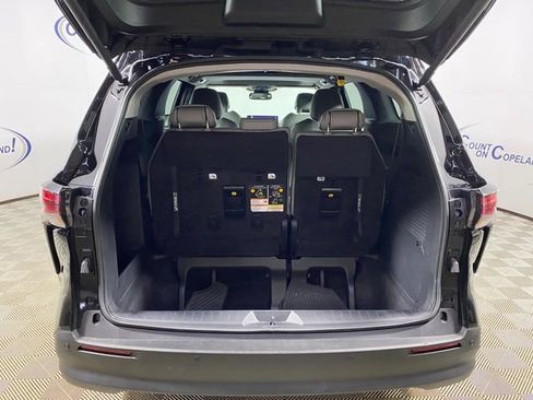 Used 2025 Toyota Sienna XLE image 7