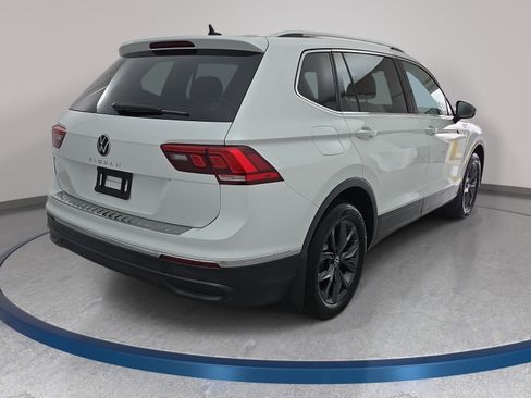 Certified 2023 Volkswagen Tiguan SE w/ Panoramic Sunroof Package image 5