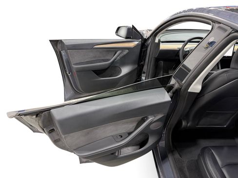 Certified 2023 Tesla Model Y Long Range AWD/4WD image 10