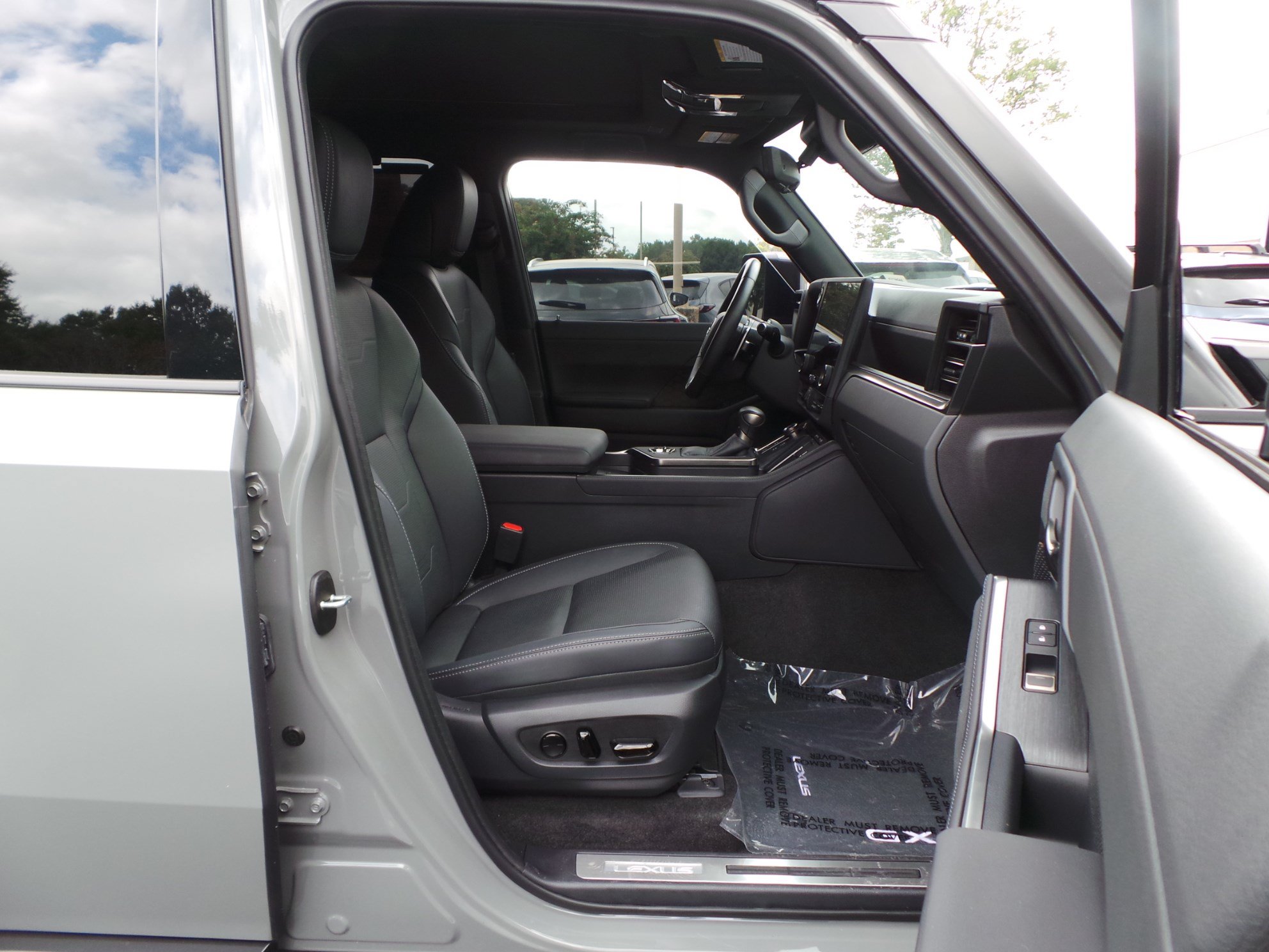 Used 2025 Lexus GX 550 w/ Accessory Package (2T) AWD/4WD image 52