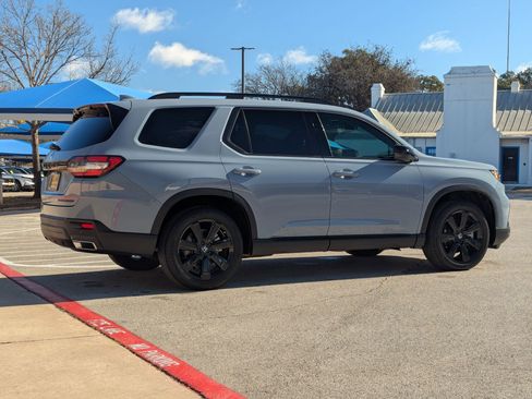 Used 2025 Honda Pilot Black Edition image 4