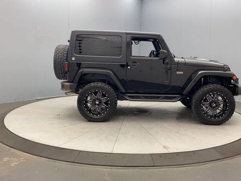 Used 2016 Jeep Wrangler Sahara AWD/4WD image 6