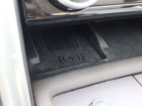 Certified 2025 Land Rover Discovery Dynamic SE image 31